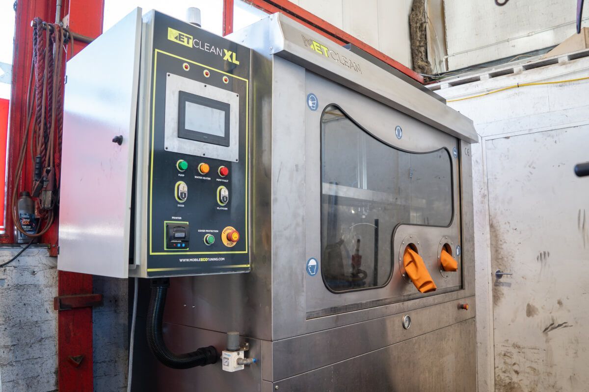 DPF cleaning machine
